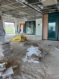 proceso de construcci&oacute;n en interior de oficinas