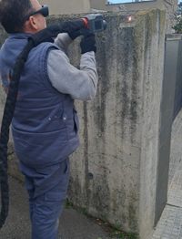 limpiando muro