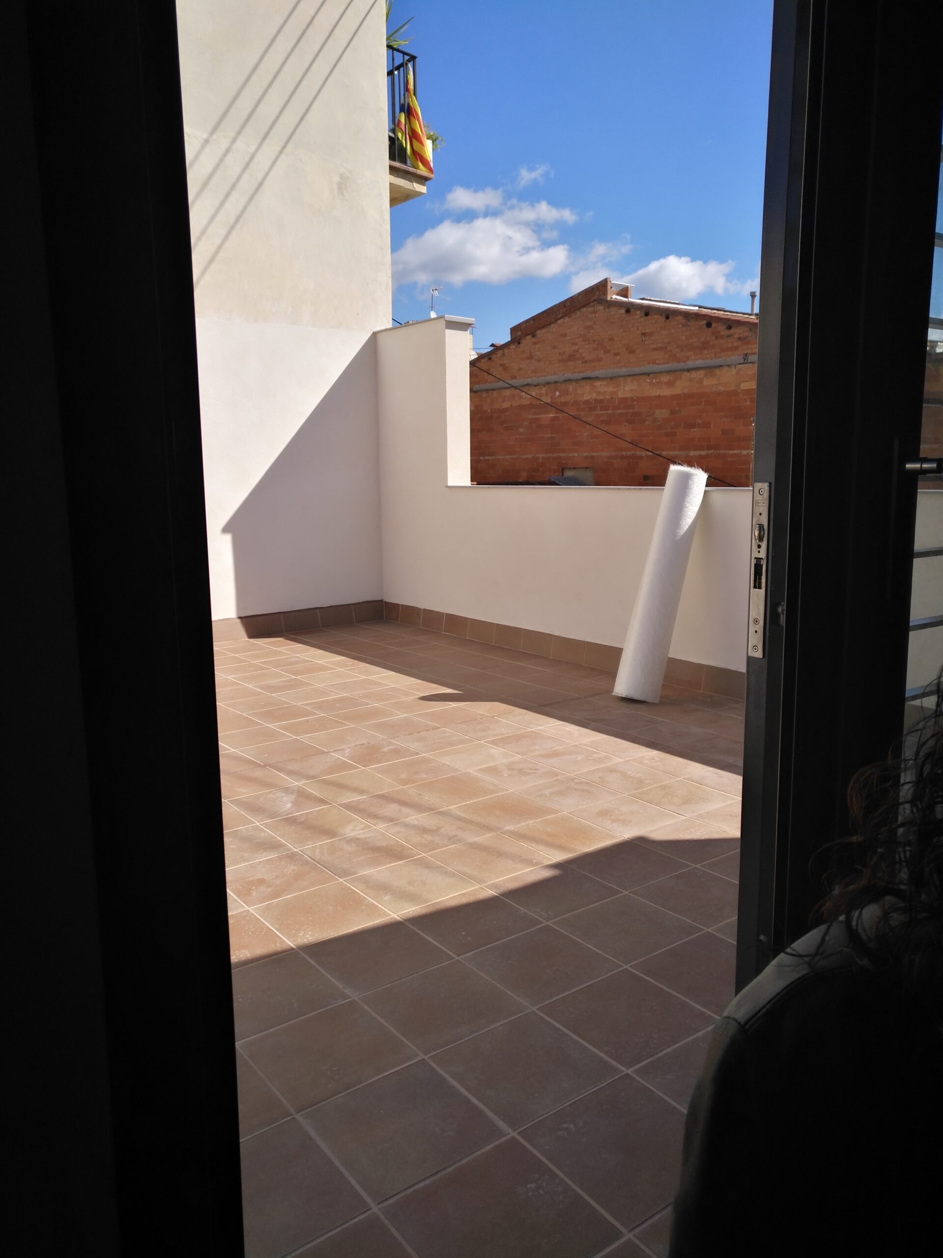 Rehabilitación de pavimento y paredes de la terraza