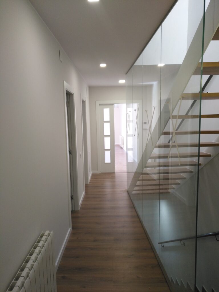 Rehabilitación de pasillo y escaleras de casa